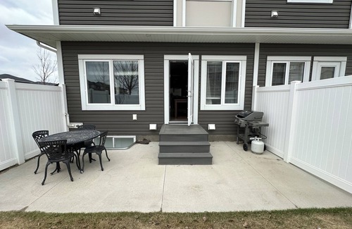 Saskatoon House | 4 bedroom Townhouse Stonebridge