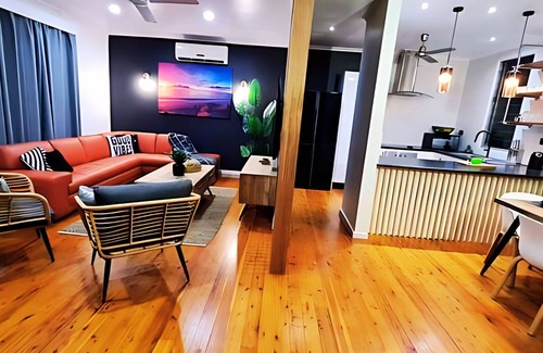 Moil House | 4 BEDROOM TROPICAL HOME + LAP POOL + PARKING FOR CARAVANS, BOATS OR TRAILERS.