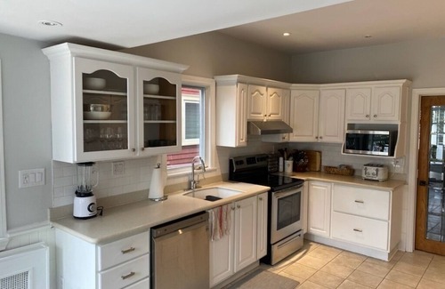 South End House | 4 Bedroom Urban Main floor Apartment in House!