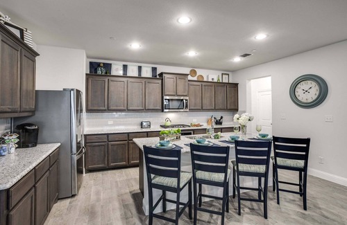 North Richland Hills House | 4 Bedroom, 2.5 Bath Townhome, Walking Distance To Grocery, Entertainment, & Food