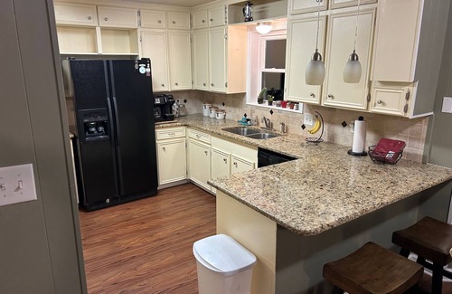 College Station House | 4-bedroom vacation home just 4 minutes from Texas A&M University