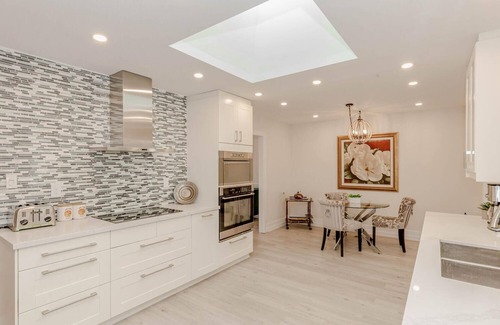Halton Hills House | 4 Bedroom Vacation Home! Outdoor Pool / Billiards Table / Treehouse