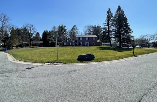 Pittsford House | 4-bedroom vacation home 11 minutes from University of Rochester