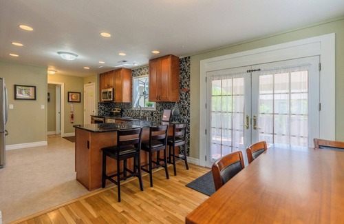 Richland House | 4-bedroom vacation home just 15 minutes to Columbia River