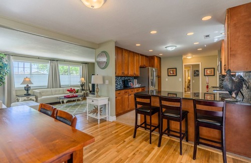 Richland House | 4-bedroom vacation home just 15 minutes to Columbia River