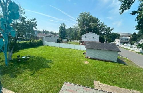 Teaneck House | 4-bedroom vacation home just 20 mins from New York city