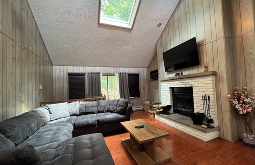 Bushkill House | 4-Bedroom Vacation Oasis- Get Ready for Summer Relaxing at the Pool