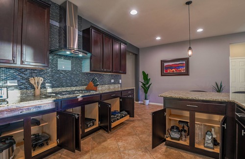 Oracle House | 4-bedroom vacation family-friendly home. Pool heat Option