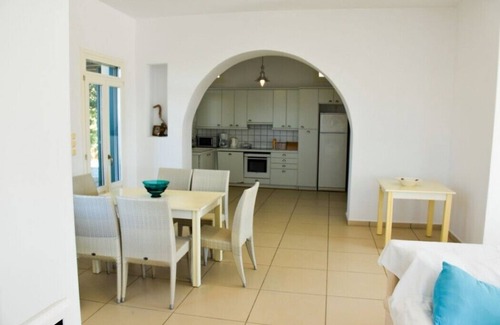 Pitrofos Villa | 4 Bedroom villa in Andros overlooking the Aegean Sea