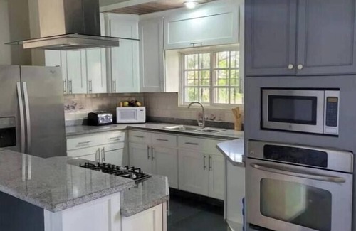 Constanza Villa | 4-bedroom villa in charming Jarabacoa with AC, WiFi. Relax and unwind