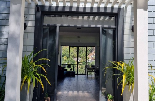 Katugastota Villa | 4-bedroom villa in charming Kandy with AC, WiFi. Book now