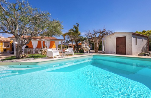 Grottelle Villa | 4 Bedroom Villa in Pozzallo