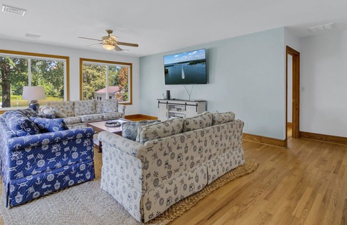 Reedville House | 4 bedroom water front spacious house close to Main Streen in Reedville