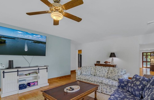 Reedville House | 4 bedroom water front spacious house close to Main Streen in Reedville