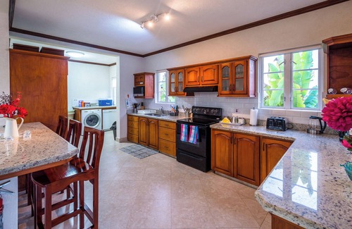 Weston Villa | 4 Bedroom West Coast Villa, Close to Beach