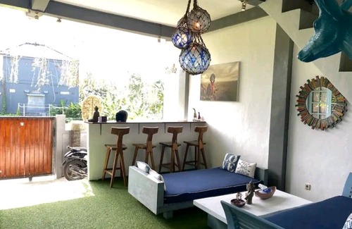 Mekarsari House | 4-bedroom whole house 10’ from Finn’s Beach Club - no agency booking pls