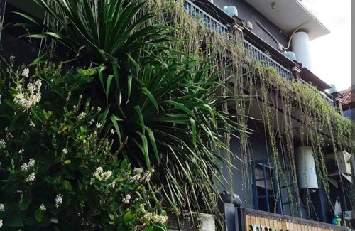 Mekarsari House | 4-bedroom whole house 10’ from Finn’s Beach Club - no agency booking pls