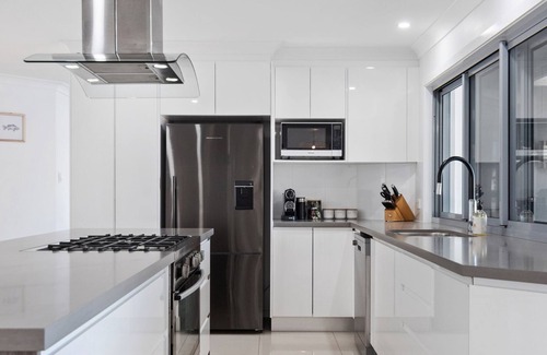 Maroochydore House | 4 bedroom with large water frontage and pool
