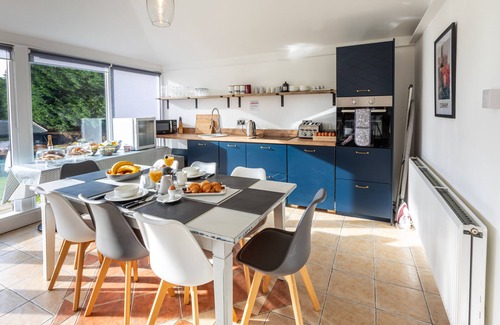 Broompark Apartment | 4 Bedroomed Ground Floor Apartment with Hot Tub and Sauna