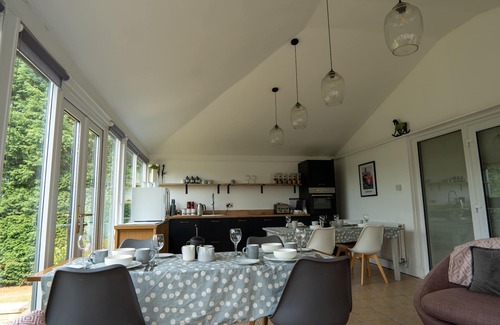 Broompark Apartment | 4 Bedroomed Ground Floor Apartment with Hot Tub and Sauna