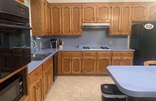 Gonzales House | 4 bedrooms 2 bathroom with 10 guests city center double kitchen