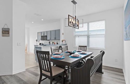 Lakeside Estates House | 4 Bedrooms/2 Bathrooms AMAZING HOME! PRIVATE POOL!
