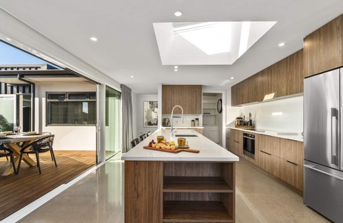 Wharewaka House | 4 Bedrooms, 2 Bathrooms, Hot Tub