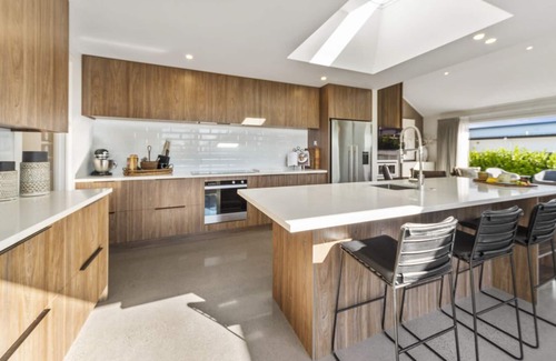 Wharewaka House | 4 Bedrooms, 2 Bathrooms, Hot Tub