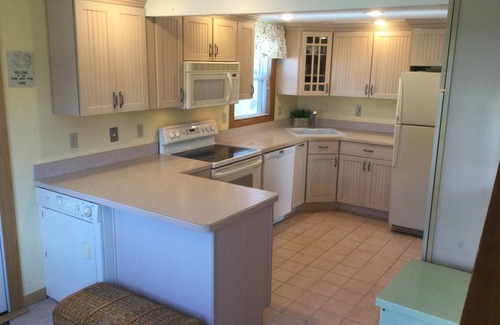 Wareham Center House | 4 Bedrooms, 20 Steps From Private Beach, near Cape Cod Canal