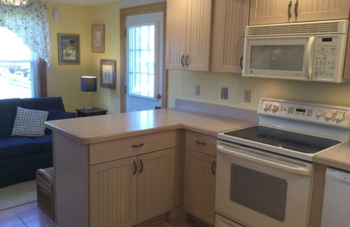 Wareham Center House | 4 Bedrooms, 20 Steps From Private Beach, near Cape Cod Canal