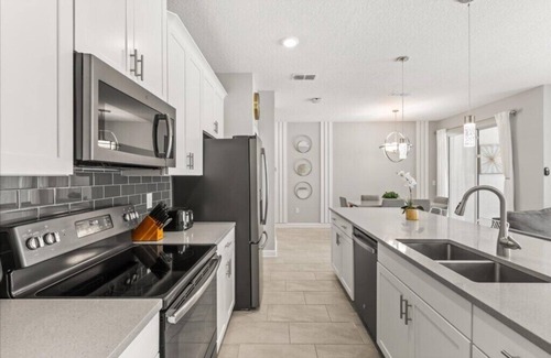 Kissimmee House | 4 Bedrooms/3 Bathrooms/Storey Lake (4831DS)