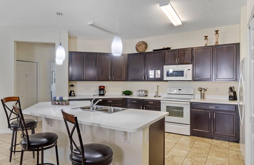 Crystal Cove House | 4 Bedrooms /3 Bathrooms /Crystal Cove (4712 BD)