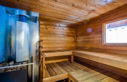 Seguin Cottage | 4 bedrooms and 3 bathrooms on Clear Lake!