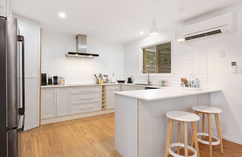 Pialba House | 4 Bedrooms Beach House at Hervey Bay - 5 stars