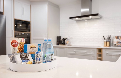 Pialba House | 4 Bedrooms Beach House at Hervey Bay - 5 stars