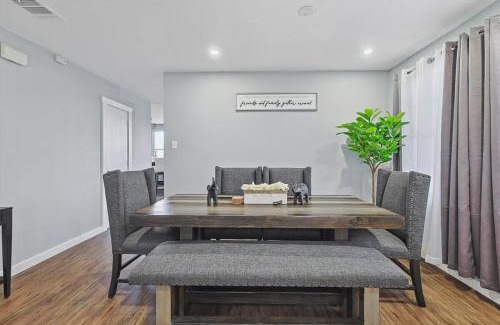 South Arlington House | 4 Bedrooms Brick Retreat with Gameroom & Backyard