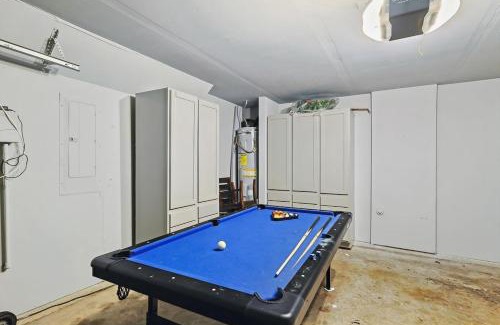 South Arlington House | 4 Bedrooms Brick Retreat with Gameroom & Backyard