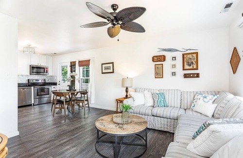 Sandbridge House | 4 bedrooms Cape Cod with pool, 100 yards from the beach