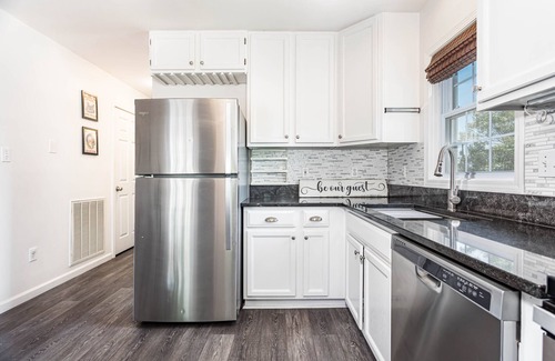 Sandbridge House | 4 bedrooms Cape Cod with pool, 100 yards from the beach