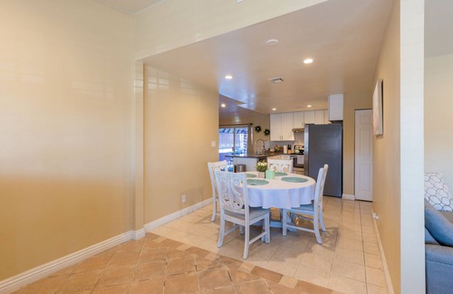 Chinatown House | 4 bedrooms entire house with pool 10 min to strip. 31 nights minimum stay.