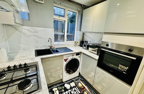 Iverley House | 4 bedrooms Full house Stourbridge Birmingham