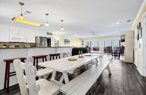 Edisto Island House | 4 bedrooms, Gorgeous Ocean Views, fireplace, entertainment room with BIG TV!