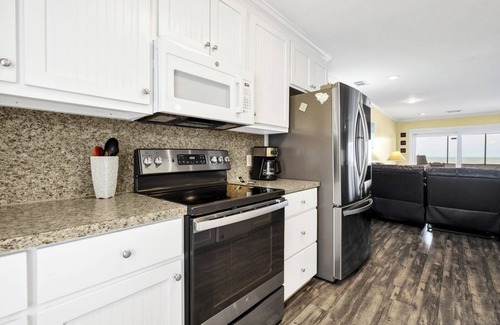 Edisto Island House | 4 bedrooms, Gorgeous Ocean Views, fireplace, entertainment room with BIG TV!