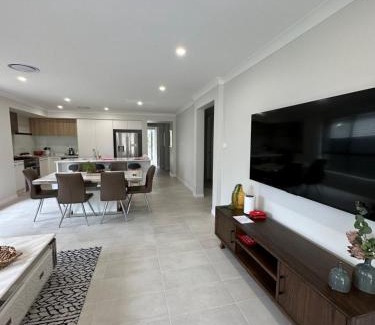 Oran Park House | 4 Bedrooms Home