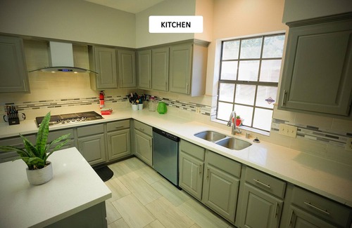 Barker House | 4 Bedrooms Home in the North West Houston!