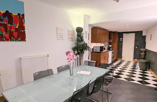 Binnenstad Apartment | 4 Bedrooms in Apartment City Center