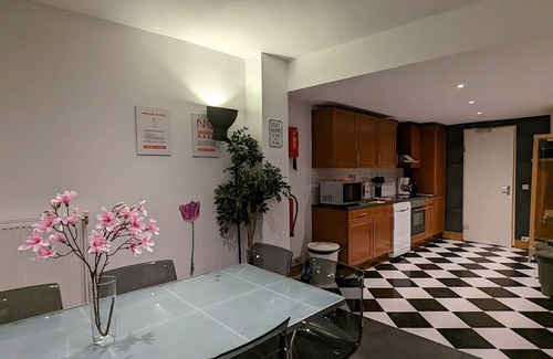 Binnenstad Apartment | 4 Bedrooms in Apartment City Center