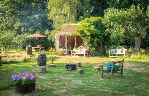 Bromsash RV Rental | 4-Bedrooms | Majestic Glamping Palace! + Hot Tub