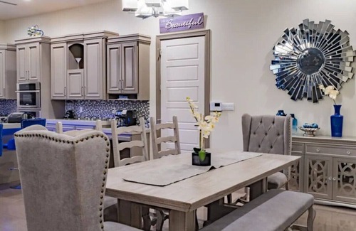 Palmhurst House | 4 Bedrooms/Pool/Game room/Massive Kitchen
