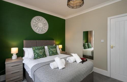 Abercynon Apartment | 4 Bedrooms Sizeable for Contractors or Families